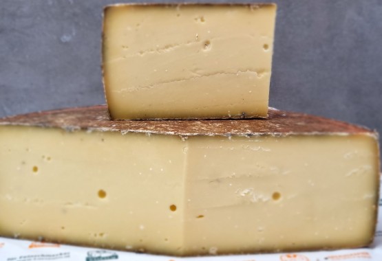 Hofkäse würzig