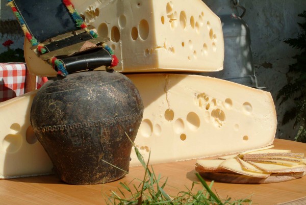Emmentaler-3eiOf4KCzmeIB9